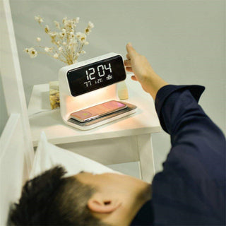 3-in-1 Bedlamp met Draadloze Oplader – LCD Alarmklok & Touch Dimbare LED Tafellamp