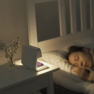 3-in-1 Bedlamp met Draadloze Oplader – LCD Alarmklok & Touch Dimbare LED Tafellamp