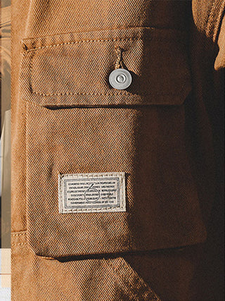 Amerikaanse vintage cargo-jas voor heren: retro werkjas met stevige pasvorm en klassiek design.