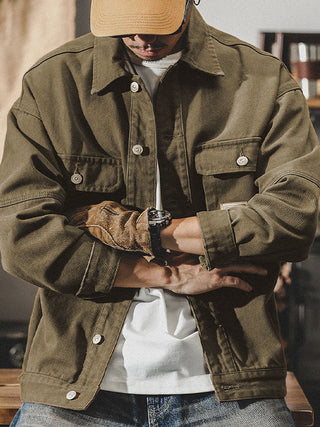 Amerikaanse vintage cargo-jas voor heren: retro werkjas met stevige pasvorm en klassiek design. groen
