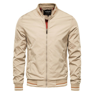 Casual winddichte herenjas met opstaande kraag en ritssluiting, ideaal voor vrije tijd en buitenactiviteiten. Khaki
