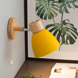 Houtkleurige Wandlamp met Scandinavisch Design