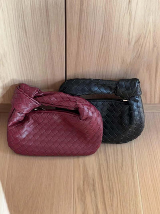 Crossbodytas met geweven design, gemaakt van veganistisch leer, lichtgewicht.
