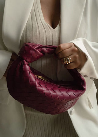 Crossbodytas met geweven design, gemaakt van veganistisch leer, lichtgewicht.