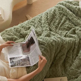Dikke winterdeken van lamswol met fleecevoering voor extra warmte en comfort. Groen