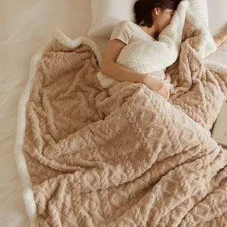 Dikke winterdeken van lamswol met fleecevoering voor extra warmte en comfort. Beige