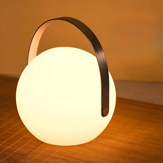 Draagbare, waterdichte, draadloze tafellamp voor binnen- en buitengebruik met flexibele plaatsingsmogelijkheden en een stijlvol, modern design. B
