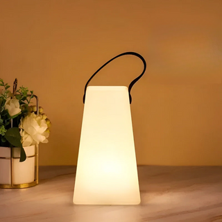 Draagbare, waterdichte, draadloze tafellamp voor binnen- en buitengebruik met flexibele plaatsingsmogelijkheden en een stijlvol, modern design. E