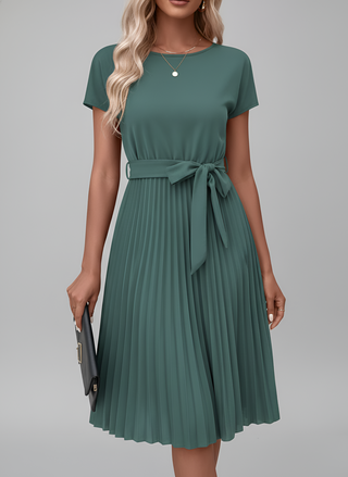 Amore | Dames Midi-jurk – Sierlijke Plissé-details, Taille-accentuerende Riem & Soepelvallend Comfort Legergroen