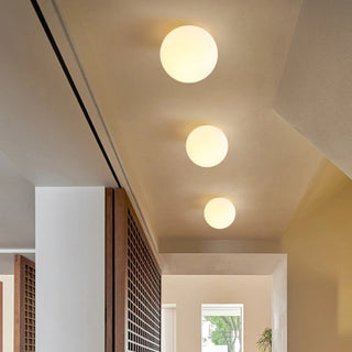 Globa plafondlamp - Moderne ronde plafondlamp van glas en aluminium met zacht licht.