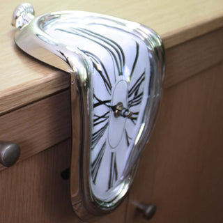 Smeltende Klok Kunstsculptuur met Wekkerfunctie en Surrealistisch Design Zilver
