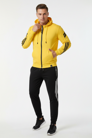 Heren trainingspak. Hoogwaardig materiaal. Tijdloze stijl.
