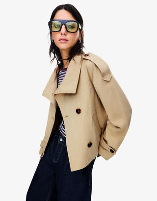 Klassieke en lichtgewicht korte trenchcoat voor de herfst, gemaakt van een katoenmix.