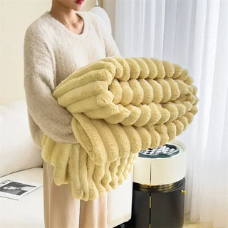 Knuffeldekens van fleece voor warmte en gezelligheid thuis. Melkgeel