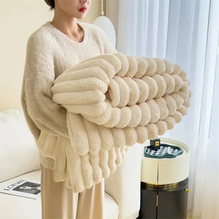 Knuffeldekens van fleece voor warmte en gezelligheid thuis. Melkwit