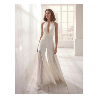 Luna | Moderne jumpsuit voor dames – Diepe V-hals, Architecturaal silhouet & Hemelse elegantie wit