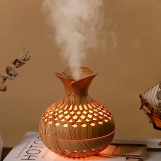 SerenityMist Aroma Diffuser – Moderne LED-diffuser met 300 ml reservoir en bloemendesign Bruin
