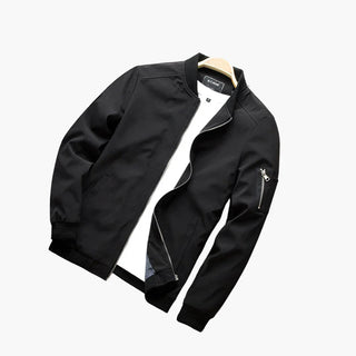 Slim fit lichtgewicht bomberjack voor heren, geschikt voor de lente en zomer.