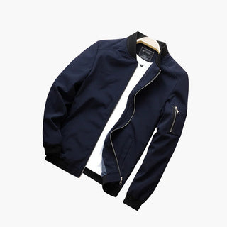 Slim fit lichtgewicht bomberjack voor heren, geschikt voor de lente en zomer.