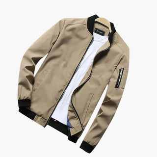 Slim fit lichtgewicht bomberjack voor heren, geschikt voor de lente en zomer.