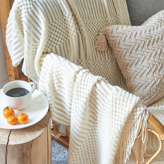 Stijlvol gebreid bankkleed – Scandinavische elegantie en comfort Crèmewit