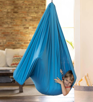 TherapySwing – Sensorische schommel voor kinderen en mensen met speciale behoeften, gemaakt van elastische stof.