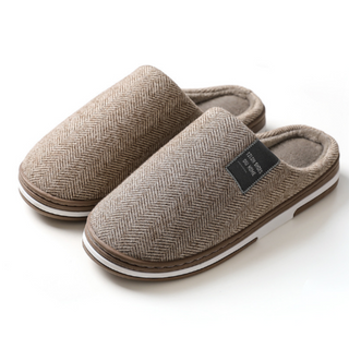 Unisex slippers, comfortabel, warm materiaal voor vrije tijd. bruin