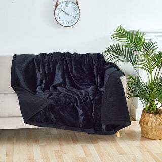 Waterdichte knuffeldeken voor gezelligheid en comfort. Gemakkelijk schoon te maken.