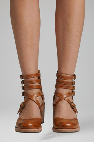 Dames Sandalen met Gecusht Voetbed en Gespsluiting Beige Suède