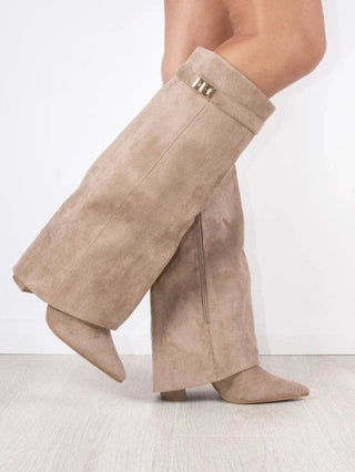 Aura | Dames Hoge Laarzen – Leer of Suède met Flap & Blokhak (8,5 cm) Beige - Suède