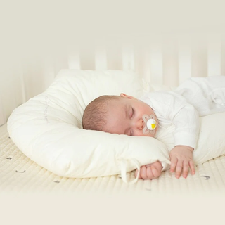Babee™️ | Geef je baby de ultieme geborgenheid met dit baby slaapkussen